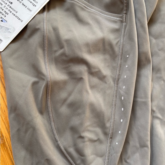 Lululemon - NWT - Greenish Gray Leggings with pockets - SZ 2 - Picture 8 of 10